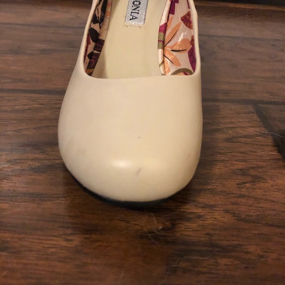 Women’s Lasonia Cream Colored Pump/Heels, 8.5 - Picture 4 of 5